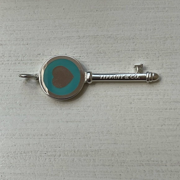 Tiffany & Co. Silver & Blue Heart Key -BRAND NEW includes original box - Picture 3 of 7